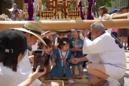 子供神輿くぐり