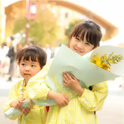 子供たちとミモザ