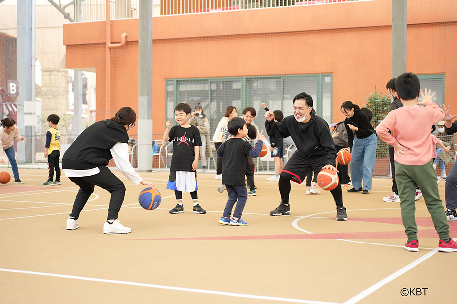 【開催日限定】川崎ブレイブサンダース バスケットボールスクールTHUNDERS KIDS
												親子バスケクリニック